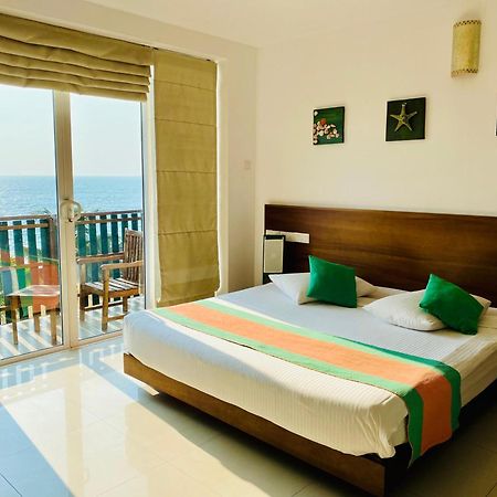 Saprin Beach Resort Uswetakeiyawa Eksteriør billede