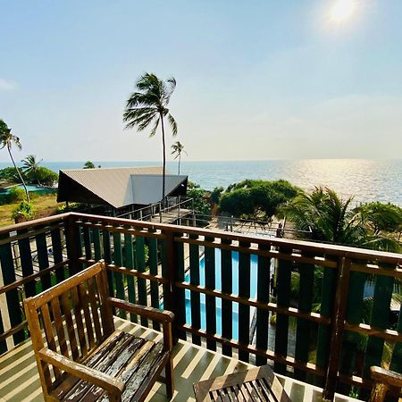Saprin Beach Resort Uswetakeiyawa Eksteriør billede