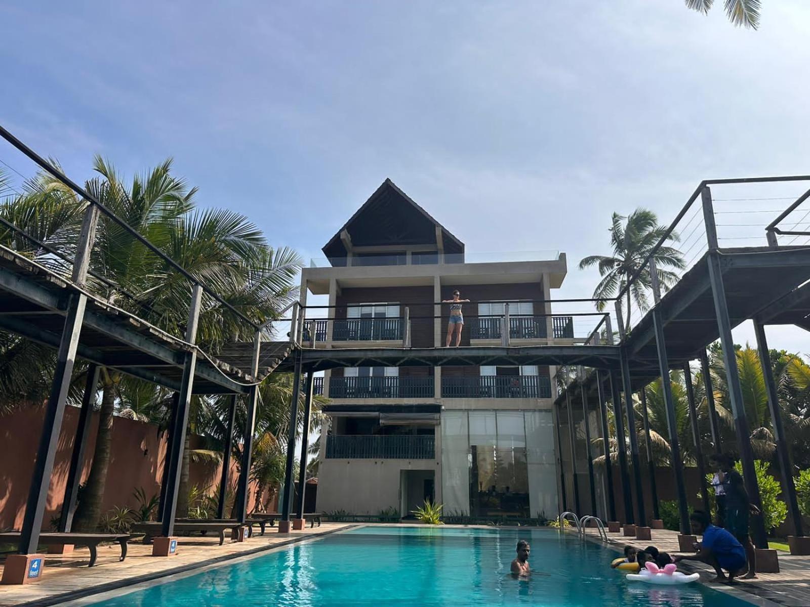 Saprin Beach Resort Uswetakeiyawa Eksteriør billede