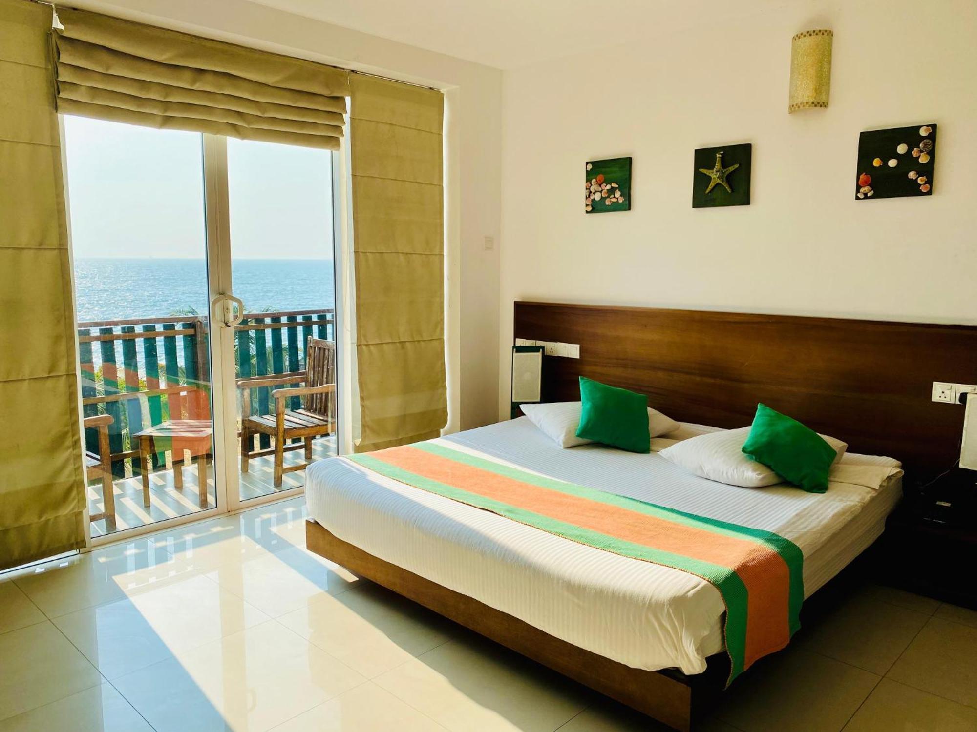 Saprin Beach Resort Uswetakeiyawa Eksteriør billede