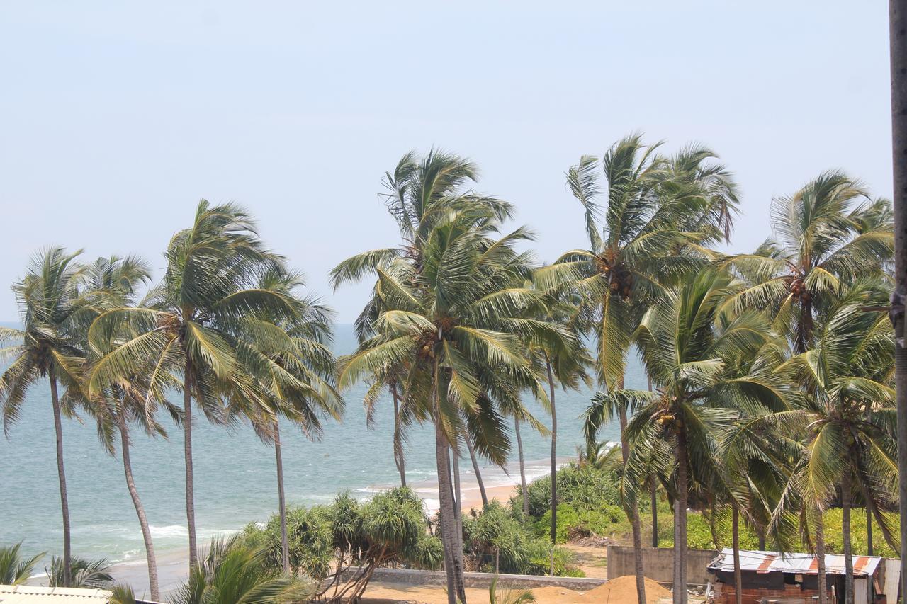 Saprin Beach Resort Uswetakeiyawa Eksteriør billede