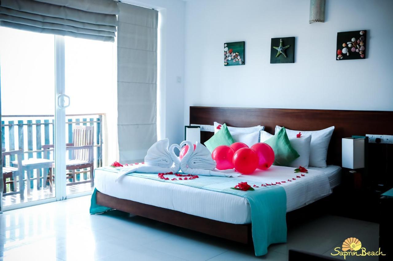Saprin Beach Resort Uswetakeiyawa Eksteriør billede
