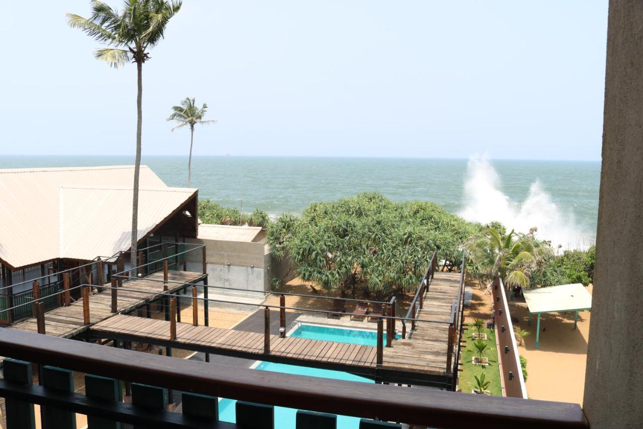 Saprin Beach Resort Uswetakeiyawa Eksteriør billede
