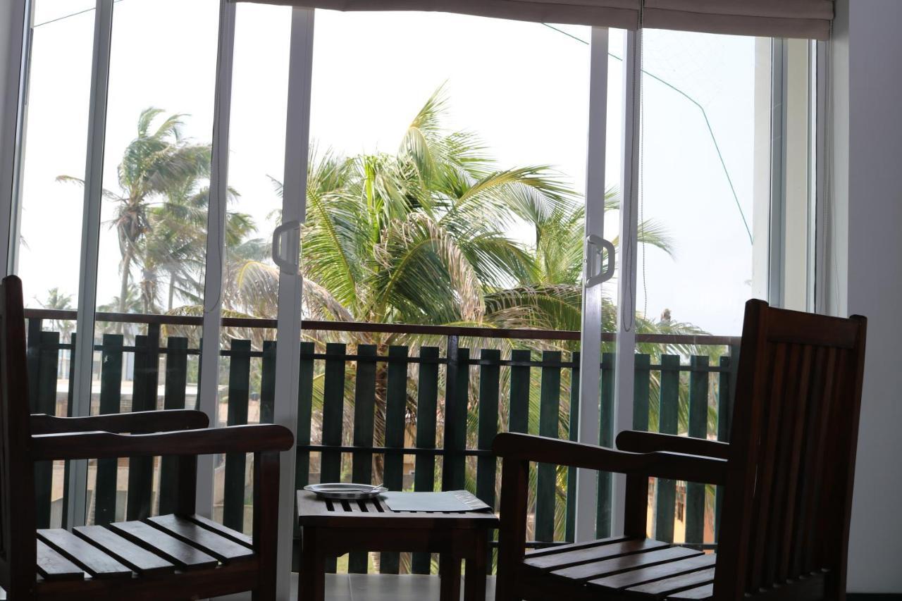 Saprin Beach Resort Uswetakeiyawa Eksteriør billede