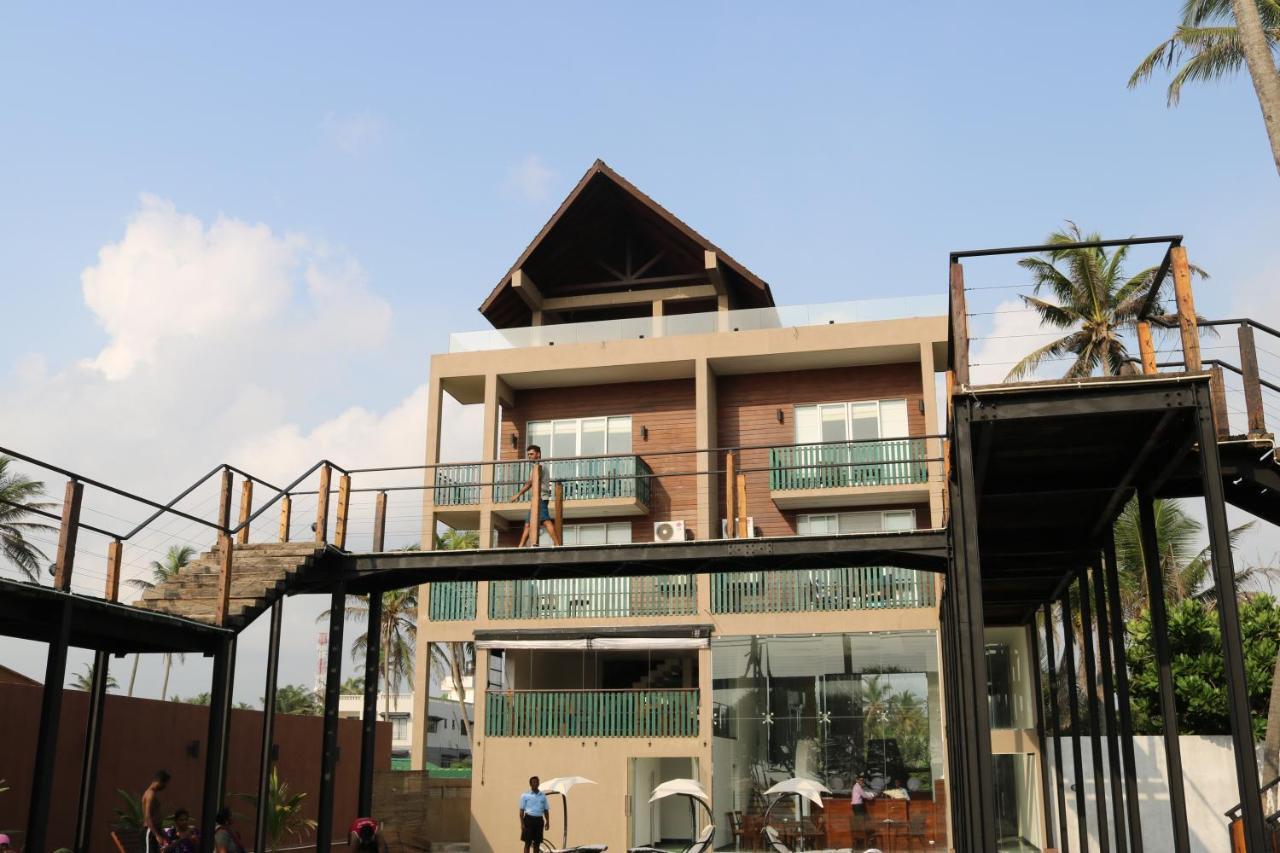 Saprin Beach Resort Uswetakeiyawa Eksteriør billede